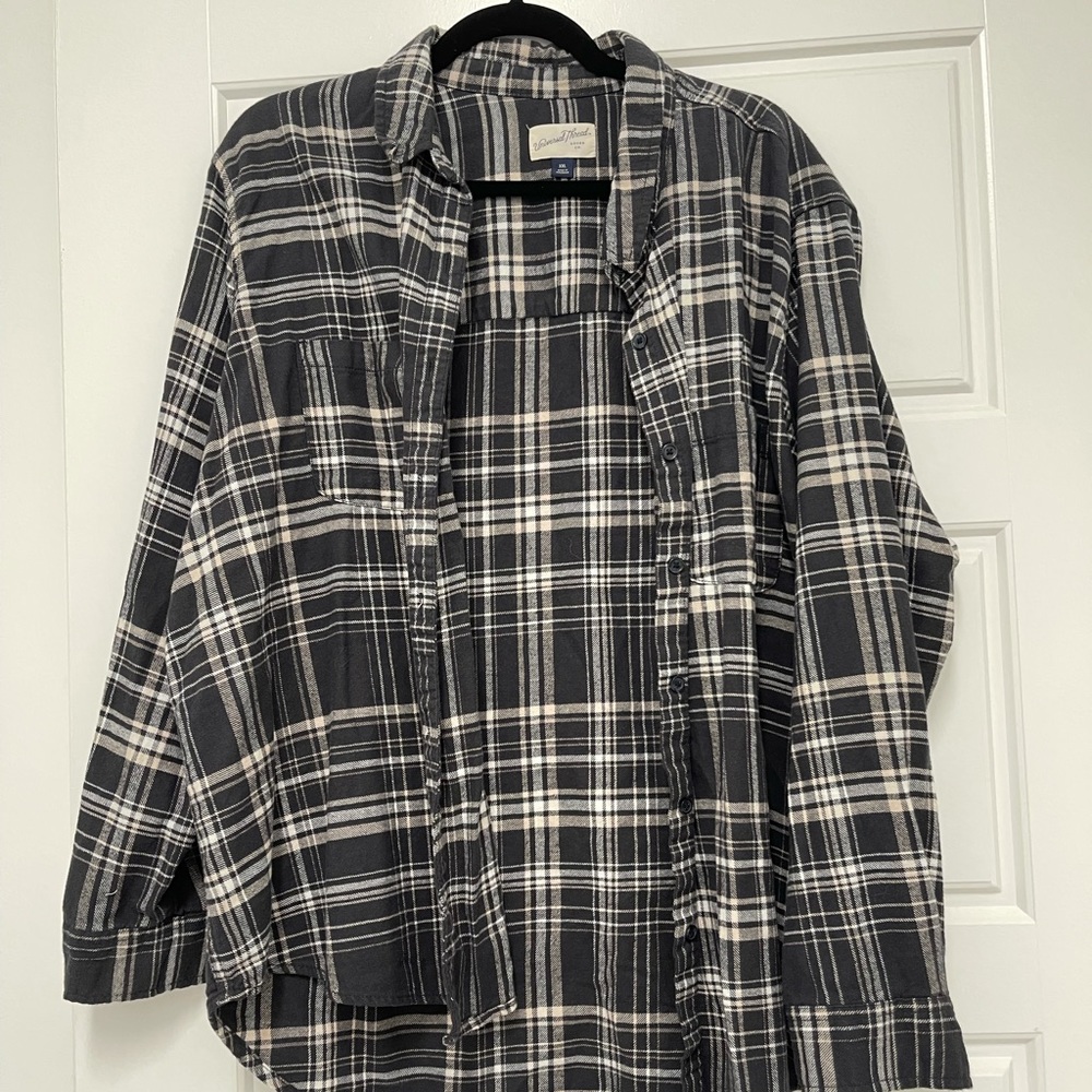 Oversized Gray and White Flannel